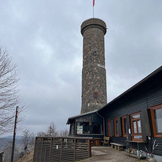 Aussichtsturm und Gasthof auf dem "Großen Knollen"